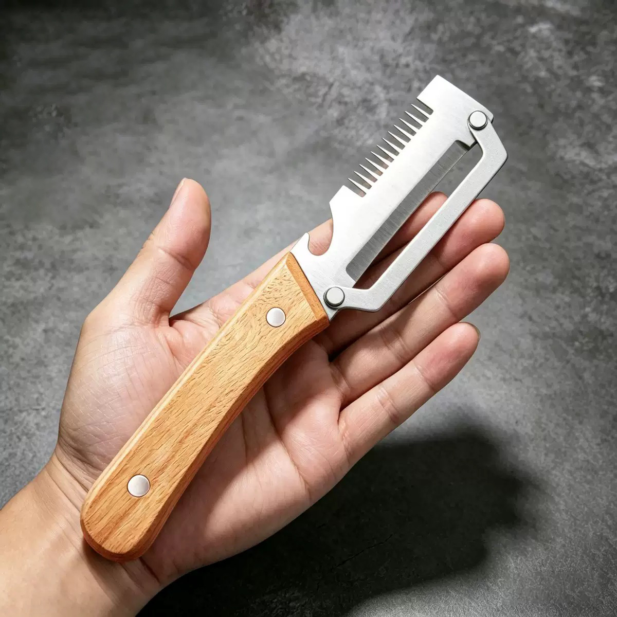 Stainless Steel Peeler With Wo - Oud Wood Chip recension och pris