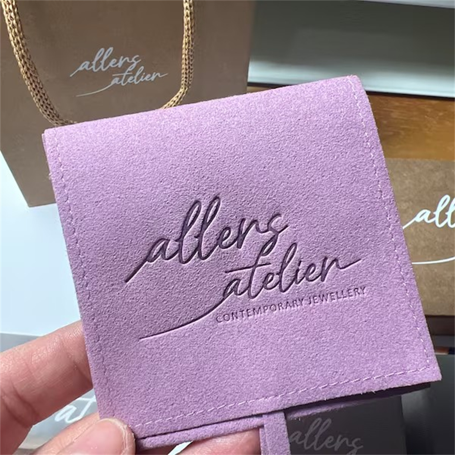 50pcs Beige Soft Velvet Jewelr - Perfume Fragrance Logo recension och pris